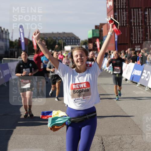 03.10.2025 - Köhlbrandbrückenlauf Jannik Wohlers http://msf.ph/oto/9113954 03.10.2025 13:32:02 Ziel 4443, 4842, 4902, 5155, 5246, 5247, 5248, 5267, 6076, 6126, 6460, 6736 meine-sportfotos.de