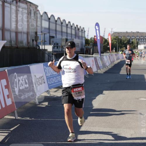 03.10.2025 - Köhlbrandbrückenlauf Jannik Wohlers http://msf.ph/oto/9113957 03.10.2025 13:01:40 Ziel 4047, 4073, 4219, 4220, 4257, 5424, 5671, 6801 meine-sportfotos.de