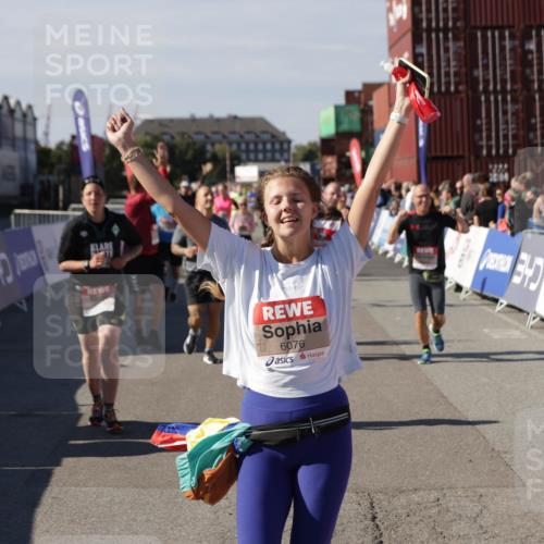 03.10.2025 - Köhlbrandbrückenlauf Jannik Wohlers http://msf.ph/oto/9113960 03.10.2025 13:32:02 Ziel 4443, 4842, 4902, 5155, 5246, 5247, 5248, 5267, 6076, 6126, 6460, 6736 meine-sportfotos.de