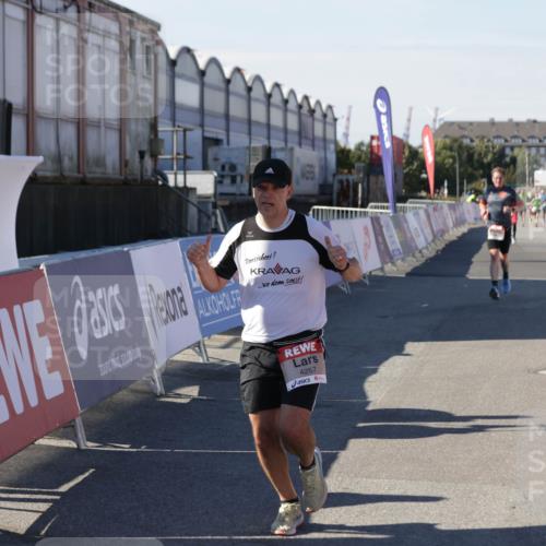 03.10.2025 - Köhlbrandbrückenlauf Jannik Wohlers http://msf.ph/oto/9113964 03.10.2025 13:01:40 Ziel 4047, 4073, 4219, 4220, 4257, 5424, 5671, 6801 meine-sportfotos.de
