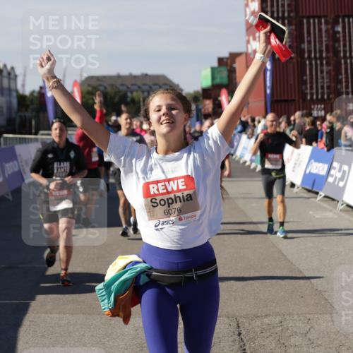 03.10.2025 - Köhlbrandbrückenlauf Jannik Wohlers http://msf.ph/oto/9113981 03.10.2025 13:32:02 Ziel 4443, 4842, 4902, 5155, 5246, 5247, 5248, 5267, 6076, 6126, 6460, 6736 meine-sportfotos.de