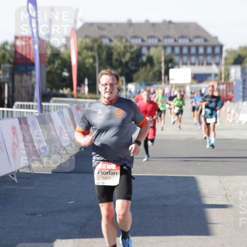 03.10.2025 - Köhlbrandbrückenlauf Jannik Wohlers http://msf.ph/oto/9113984 03.10.2025 13:01:43 Ziel 4047, 4220, 4257, 5671, 5739, 6801 meine-sportfotos.de