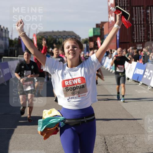 03.10.2025 - Köhlbrandbrückenlauf Jannik Wohlers http://msf.ph/oto/9113987 03.10.2025 13:32:02 Ziel 4443, 4842, 4902, 5155, 5246, 5247, 5248, 5267, 6076, 6126, 6460, 6736 meine-sportfotos.de