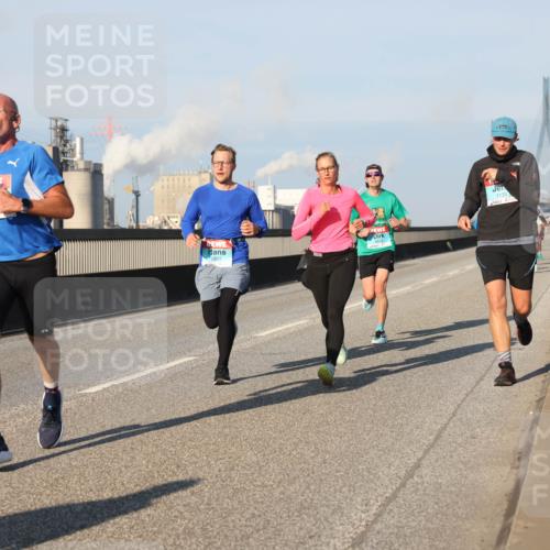 03.10.2025 - Köhlbrandbrückenlauf Lena Gebhardt http://msf.ph/oto/9113989 03.10.2025 09:42:58 Position 2  meine-sportfotos.de