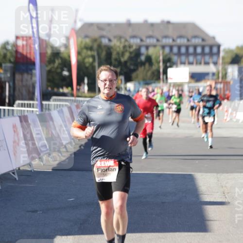 03.10.2025 - Köhlbrandbrückenlauf Jannik Wohlers http://msf.ph/oto/9113992 03.10.2025 13:01:43 Ziel 4047, 4220, 4257, 5671, 5739, 6801 meine-sportfotos.de