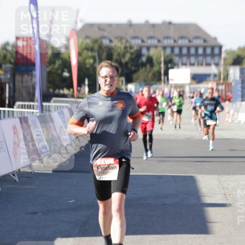 03.10.2025 - Köhlbrandbrückenlauf Jannik Wohlers http://msf.ph/oto/9113997 03.10.2025 13:01:43 Ziel 4047, 4220, 4257, 5671, 5739, 6801 meine-sportfotos.de