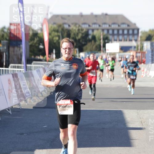 03.10.2025 - Köhlbrandbrückenlauf Jannik Wohlers http://msf.ph/oto/9114004 03.10.2025 13:01:43 Ziel 4047, 4220, 4257, 5671, 5739, 6801 meine-sportfotos.de
