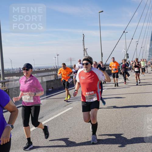03.10.2025 - Köhlbrandbrückenlauf Michael Burmester http://msf.ph/oto/9114006 03.10.2025 12:55:39 Position 2 5716, 4498, 4450 meine-sportfotos.de