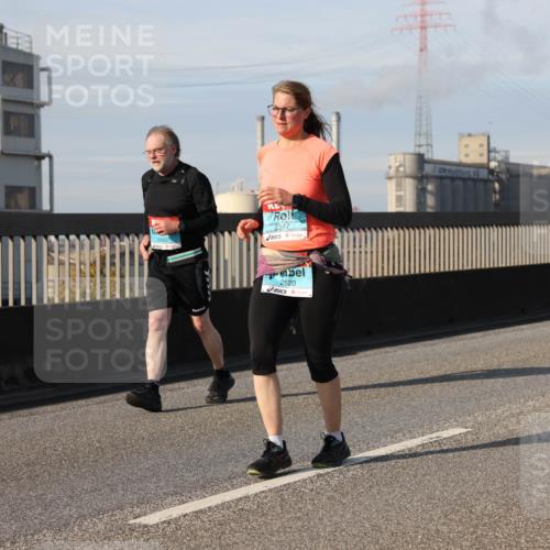 03.10.2025 - Köhlbrandbrückenlauf Lena Gebhardt http://msf.ph/oto/9114017 03.10.2025 10:17:18 Position 2 2483, 2620, 2531 meine-sportfotos.de