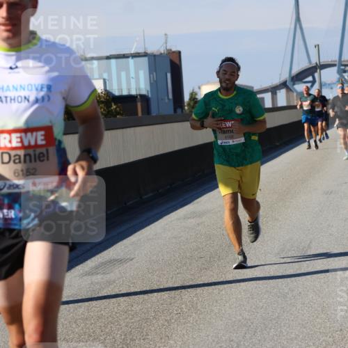 03.10.2025 - Köhlbrandbrückenlauf Strokosch-Dieckow http://msf.ph/oto/9114020 03.10.2025 12:44:31 Position 3 6152, 4102 meine-sportfotos.de