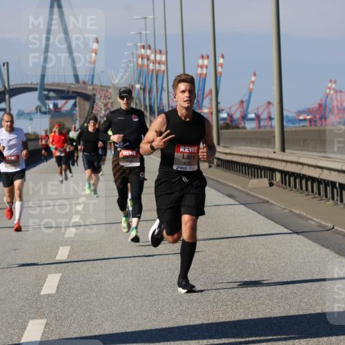 03.10.2025 - Köhlbrandbrückenlauf Strokosch-Dieckow http://msf.ph/oto/9114023 03.10.2025 12:44:36 Position 3  meine-sportfotos.de