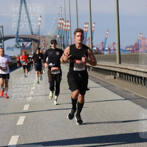 03.10.2025 - Köhlbrandbrückenlauf Strokosch-Dieckow http://msf.ph/oto/9114035 03.10.2025 12:44:36 Position 3 4083 meine-sportfotos.de