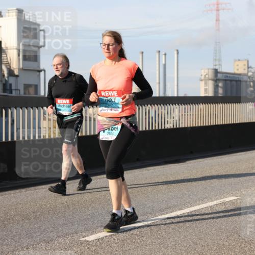 03.10.2025 - Köhlbrandbrückenlauf Lena Gebhardt http://msf.ph/oto/9114037 03.10.2025 10:17:19 Position 2 2620 meine-sportfotos.de
