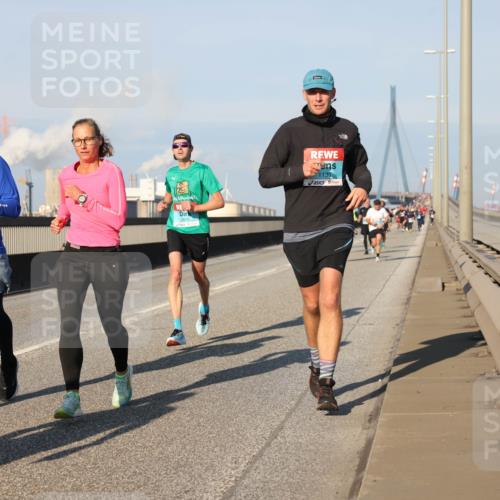 03.10.2025 - Köhlbrandbrückenlauf Lena Gebhardt http://msf.ph/oto/9114044 03.10.2025 09:42:59 Position 2 2801, 1135 meine-sportfotos.de