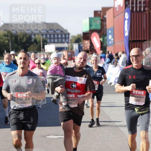 03.10.2025 - Köhlbrandbrückenlauf Jannik Wohlers http://msf.ph/oto/9114050 03.10.2025 13:32:05 Ziel 4443, 4842, 4902, 5155, 5238, 5246, 5247, 5248, 5921, 5922, 5923, 6076, 6126, 6146, 6460 meine-sportfotos.de