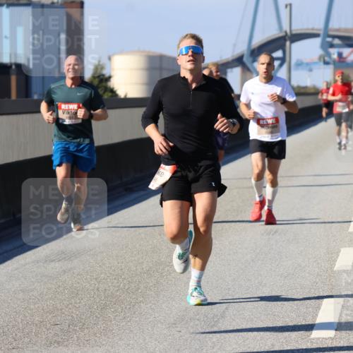03.10.2025 - Köhlbrandbrückenlauf Strokosch-Dieckow http://msf.ph/oto/9114051 03.10.2025 12:44:38 Position 3  meine-sportfotos.de