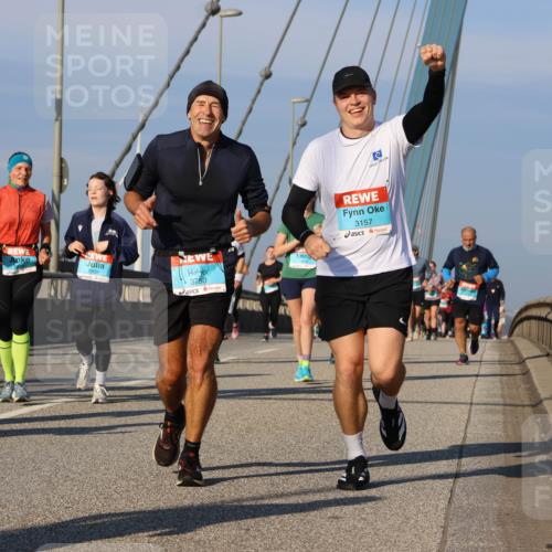 03.10.2025 - Köhlbrandbrückenlauf Strokosch-Dieckow http://msf.ph/oto/9114056 03.10.2025 09:48:44 Position 2 1909, 3750, 3157 meine-sportfotos.de