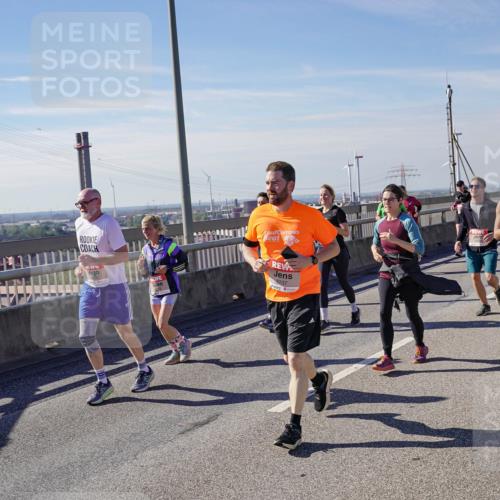 03.10.2025 - Köhlbrandbrückenlauf Michael Burmester http://msf.ph/oto/9114063 03.10.2025 12:55:43 Position 2 6237 meine-sportfotos.de