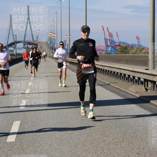 03.10.2025 - Köhlbrandbrückenlauf Strokosch-Dieckow http://msf.ph/oto/9114072 03.10.2025 12:44:41 Position 3 6020 meine-sportfotos.de