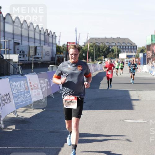 03.10.2025 - Köhlbrandbrückenlauf Jannik Wohlers http://msf.ph/oto/9114074 03.10.2025 13:01:45 Ziel 4047, 4257, 5671, 5739 meine-sportfotos.de