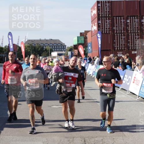 03.10.2025 - Köhlbrandbrückenlauf Jannik Wohlers http://msf.ph/oto/9114076 03.10.2025 13:32:05 Ziel 4443, 4842, 4902, 5155, 5238, 5246, 5247, 5248, 5921, 5922, 5923, 6076, 6126, 6146, 6460 meine-sportfotos.de