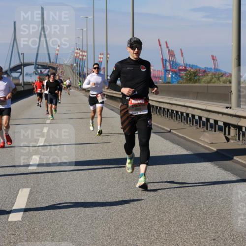 03.10.2025 - Köhlbrandbrückenlauf Strokosch-Dieckow http://msf.ph/oto/9114077 03.10.2025 12:44:41 Position 3 6020 meine-sportfotos.de