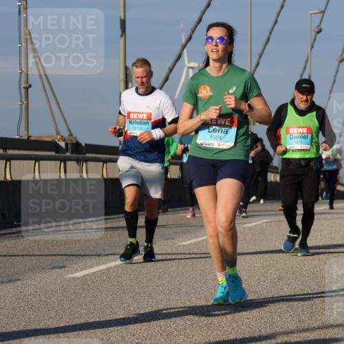 03.10.2025 - Köhlbrandbrückenlauf Strokosch-Dieckow http://msf.ph/oto/9114083 03.10.2025 09:48:48 Position 2 3166, 1604, 1674 meine-sportfotos.de