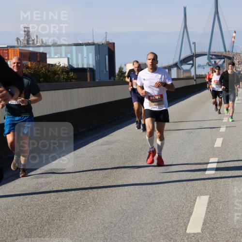 03.10.2025 - Köhlbrandbrückenlauf Strokosch-Dieckow http://msf.ph/oto/9114086 03.10.2025 12:44:42 Position 3 4046, 1 meine-sportfotos.de