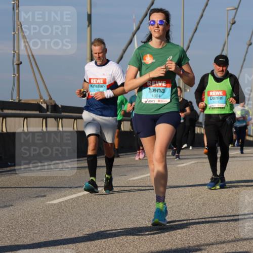 03.10.2025 - Köhlbrandbrückenlauf Strokosch-Dieckow http://msf.ph/oto/9114087 03.10.2025 09:48:48 Position 2 3166, 1604, 1674 meine-sportfotos.de