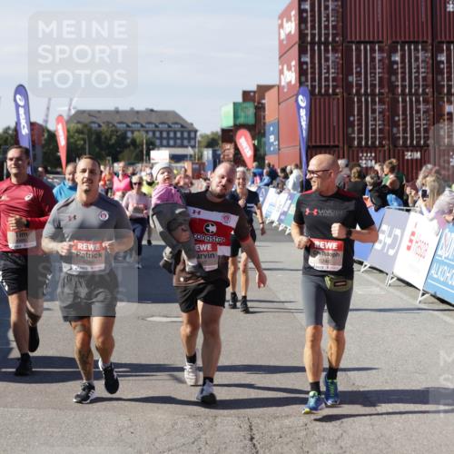 03.10.2025 - Köhlbrandbrückenlauf Jannik Wohlers http://msf.ph/oto/9114089 03.10.2025 13:32:05 Ziel 4443, 4842, 4902, 5155, 5238, 5246, 5247, 5248, 5921, 5922, 5923, 6076, 6126, 6146, 6460 meine-sportfotos.de