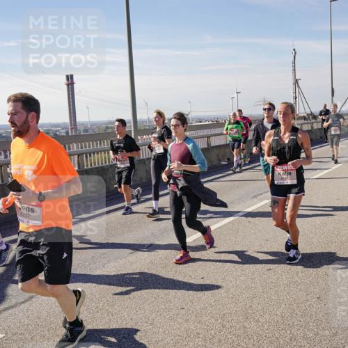 03.10.2025 - Köhlbrandbrückenlauf Michael Burmester http://msf.ph/oto/9114090 03.10.2025 12:55:44 Position 2 6237, 6199, 6198 meine-sportfotos.de