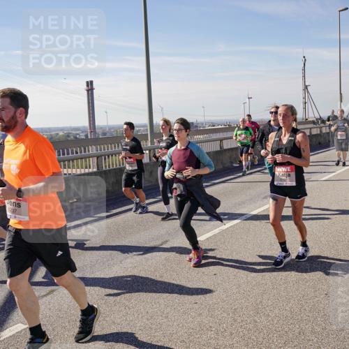 03.10.2025 - Köhlbrandbrückenlauf Michael Burmester http://msf.ph/oto/9114099 03.10.2025 12:55:44 Position 2 6237, 6199, 6198 meine-sportfotos.de