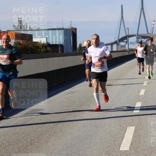 03.10.2025 - Köhlbrandbrückenlauf Strokosch-Dieckow http://msf.ph/oto/9114101 03.10.2025 12:44:42 Position 3 4046 meine-sportfotos.de