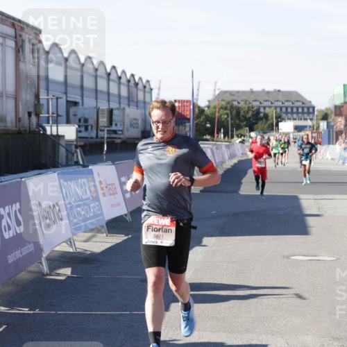 03.10.2025 - Köhlbrandbrückenlauf Jannik Wohlers http://msf.ph/oto/9114104 03.10.2025 13:01:45 Ziel 4047, 4257, 5671, 5739 meine-sportfotos.de