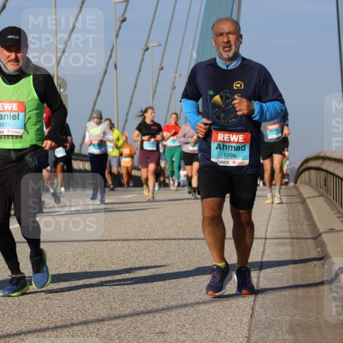 03.10.2025 - Köhlbrandbrückenlauf Strokosch-Dieckow http://msf.ph/oto/9114109 03.10.2025 09:48:51 Position 2 1674, 1296 meine-sportfotos.de