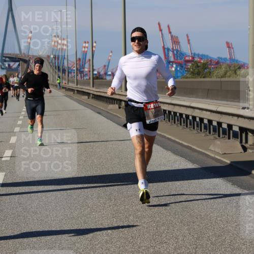 03.10.2025 - Köhlbrandbrückenlauf Strokosch-Dieckow http://msf.ph/oto/9114110 03.10.2025 12:44:44 Position 3  meine-sportfotos.de