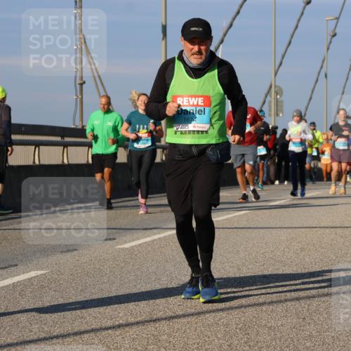 03.10.2025 - Köhlbrandbrückenlauf Strokosch-Dieckow http://msf.ph/oto/9114118 03.10.2025 09:48:51 Position 2 1674, 1296 meine-sportfotos.de
