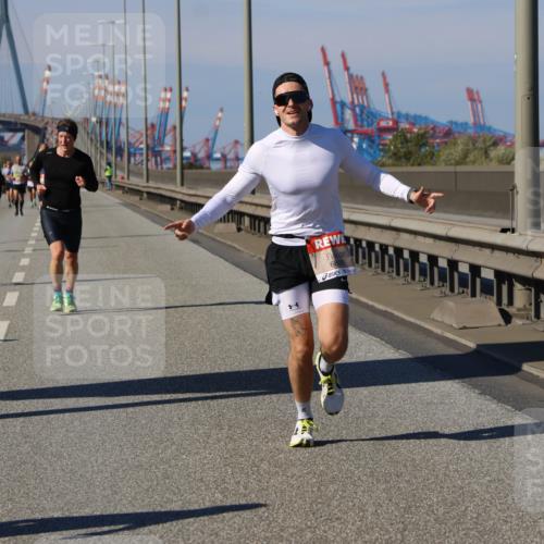 03.10.2025 - Köhlbrandbrückenlauf Strokosch-Dieckow http://msf.ph/oto/9114124 03.10.2025 12:44:44 Position 3 6809 meine-sportfotos.de