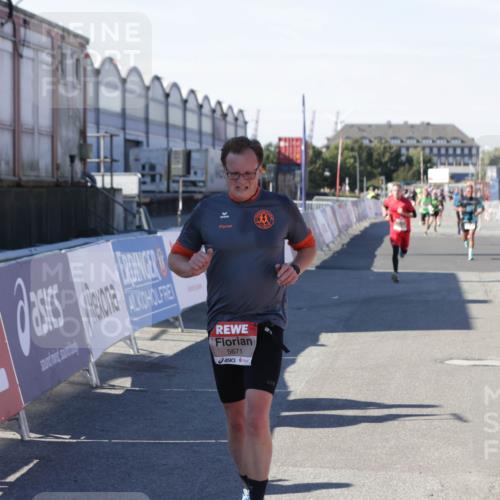 03.10.2025 - Köhlbrandbrückenlauf Jannik Wohlers http://msf.ph/oto/9114133 03.10.2025 13:01:45 Ziel 4047, 4257, 5671, 5739 meine-sportfotos.de