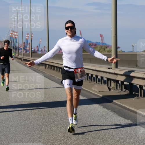 03.10.2025 - Köhlbrandbrückenlauf Strokosch-Dieckow http://msf.ph/oto/9114135 03.10.2025 12:44:44 Position 3 6809 meine-sportfotos.de