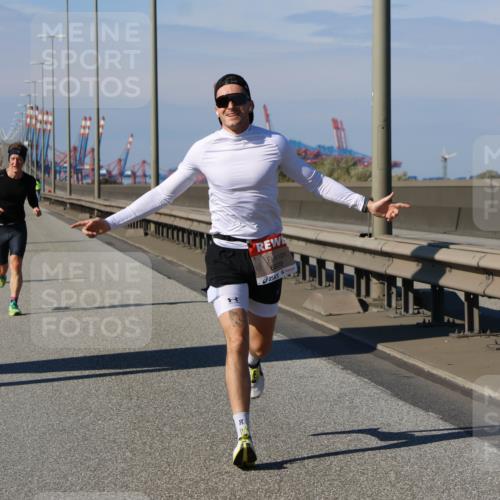 03.10.2025 - Köhlbrandbrückenlauf Strokosch-Dieckow http://msf.ph/oto/9114142 03.10.2025 12:44:45 Position 3 6809 meine-sportfotos.de