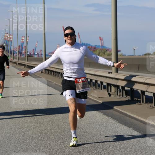03.10.2025 - Köhlbrandbrückenlauf Strokosch-Dieckow http://msf.ph/oto/9114145 03.10.2025 12:44:45 Position 3 6809 meine-sportfotos.de
