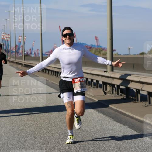 03.10.2025 - Köhlbrandbrückenlauf Strokosch-Dieckow http://msf.ph/oto/9114151 03.10.2025 12:44:45 Position 3 6809 meine-sportfotos.de