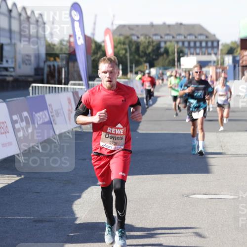 03.10.2025 - Köhlbrandbrückenlauf Jannik Wohlers http://msf.ph/oto/9114152 03.10.2025 13:01:49 Ziel 4162, 4257, 5671, 5692, 5739 meine-sportfotos.de