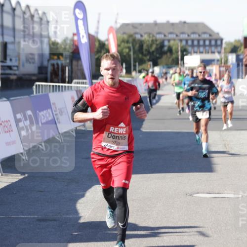 03.10.2025 - Köhlbrandbrückenlauf Jannik Wohlers http://msf.ph/oto/9114157 03.10.2025 13:01:49 Ziel 4162, 4257, 5671, 5692, 5739 meine-sportfotos.de
