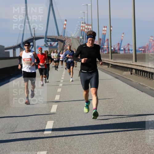 03.10.2025 - Köhlbrandbrückenlauf Strokosch-Dieckow http://msf.ph/oto/9114159 03.10.2025 12:44:46 Position 3 6718 meine-sportfotos.de