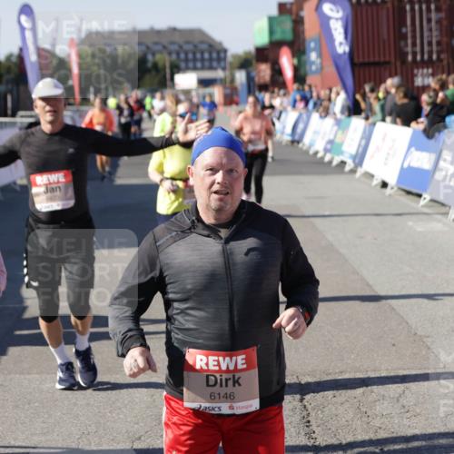 03.10.2025 - Köhlbrandbrückenlauf Jannik Wohlers http://msf.ph/oto/9114161 03.10.2025 13:32:11 Ziel 4443, 4985, 5155, 5238, 5246, 5247, 5248, 5354, 5820, 5921, 5922, 5923, 6076, 6126, 6146, 6287, 6304, 6460 meine-sportfotos.de