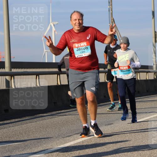 03.10.2025 - Köhlbrandbrückenlauf Strokosch-Dieckow http://msf.ph/oto/9114162 03.10.2025 09:48:57 Position 2 1388, 2841, 1169 meine-sportfotos.de