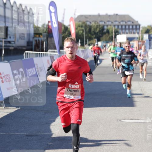 03.10.2025 - Köhlbrandbrückenlauf Jannik Wohlers http://msf.ph/oto/9114165 03.10.2025 13:01:49 Ziel 4162, 4257, 5671, 5692, 5739 meine-sportfotos.de