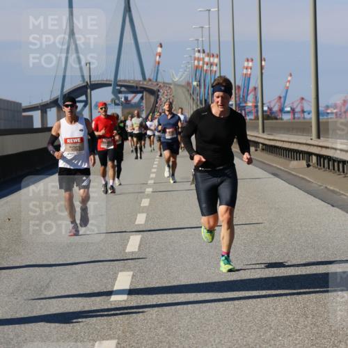03.10.2025 - Köhlbrandbrückenlauf Strokosch-Dieckow http://msf.ph/oto/9114168 03.10.2025 12:44:46 Position 3  meine-sportfotos.de